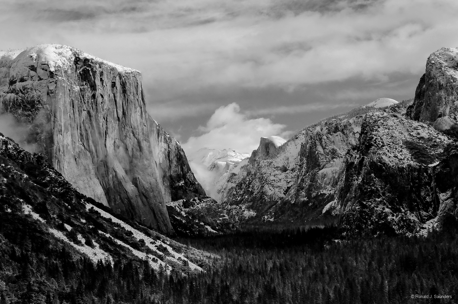 Here is a view of Yosemite that always comes to mind when I think of the park.&nbsp; It is &nbsp;a classical scene from Tunnel...