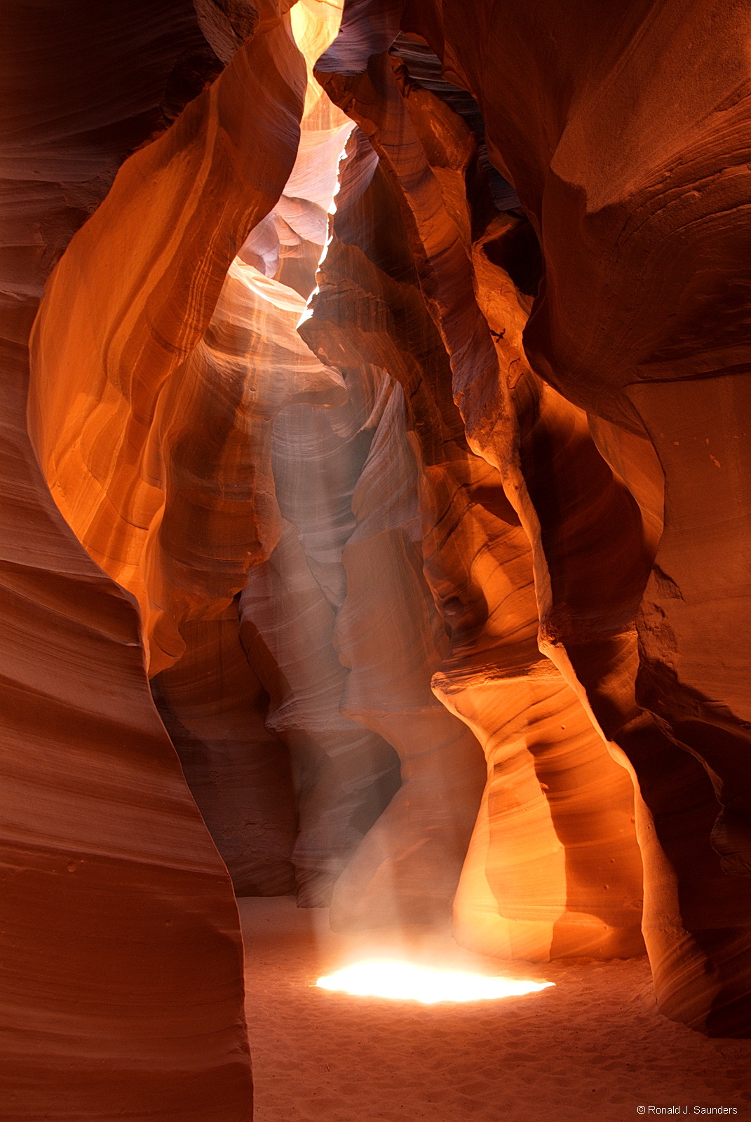 Another image of the light beam entering the slot canyon.&nbsp;