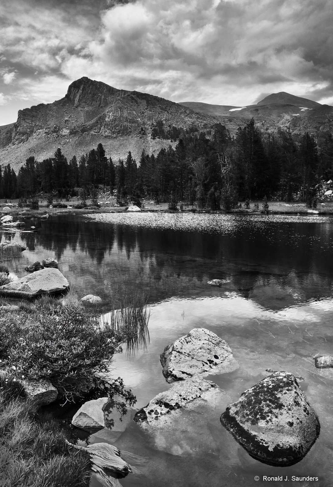 This park offers unlimited chances for a great photograph.&nbsp; This was the first time I had stopped at this small lake at...